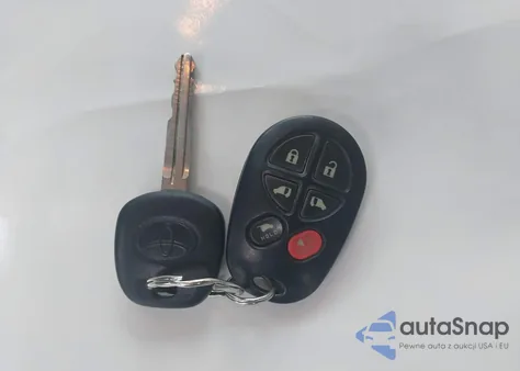 2011 Toyota Sienna Xle V6 z USA, uszkodzony, nr VIN 5TDYK3DC6BS021969